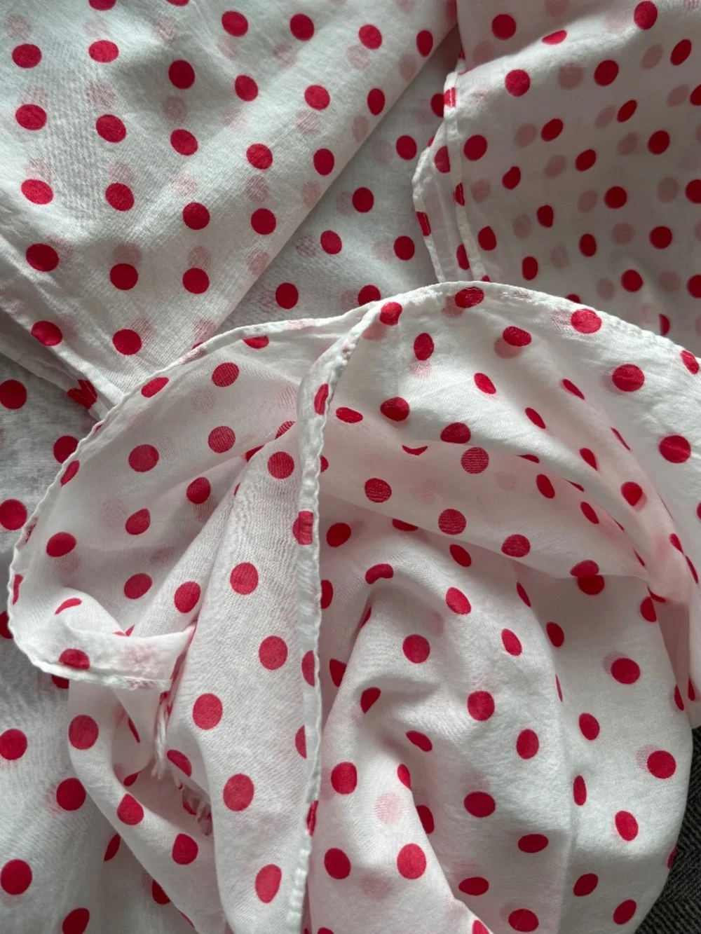 CATH KIDSTON, DARLING WHITE WITH RED POLKA DOT SCARF